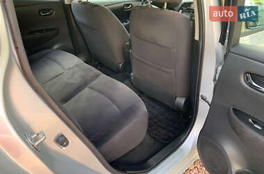 Хэтчбек Nissan Leaf 2013 в 