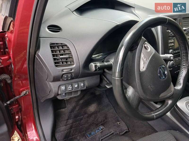 Хетчбек Nissan Leaf 2013 в Білгороді-Дністровському