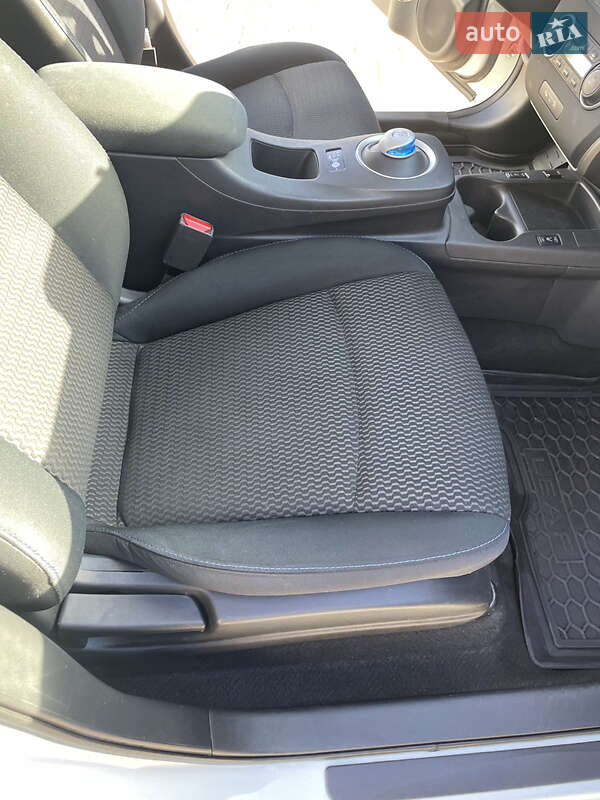 Хэтчбек Nissan Leaf 2013 в Золочеве