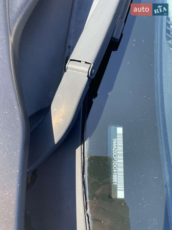 Хэтчбек Nissan Leaf 2013 в Золочеве