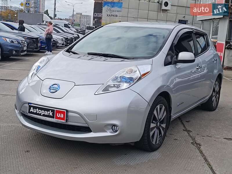 Хэтчбек Nissan Leaf 2016 в 