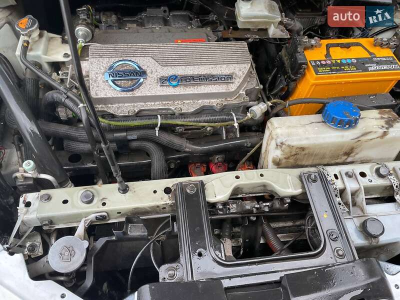 Хетчбек Nissan Leaf 2012 в Перещепині