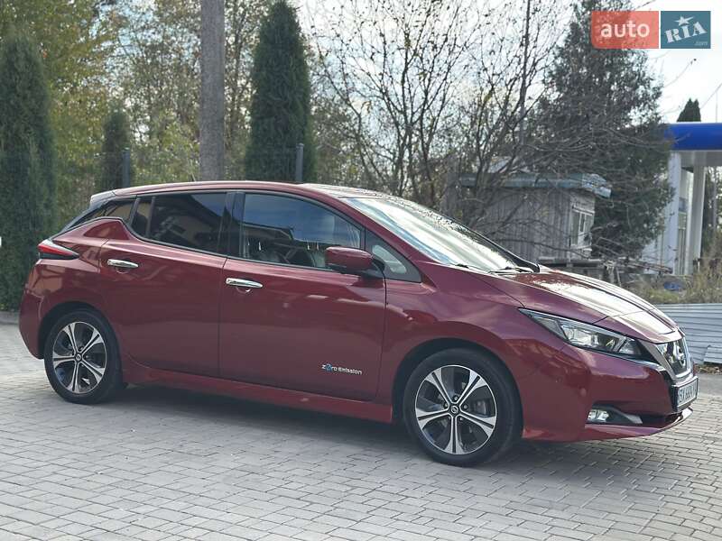 Хэтчбек Nissan Leaf 2018 в Хмельницком