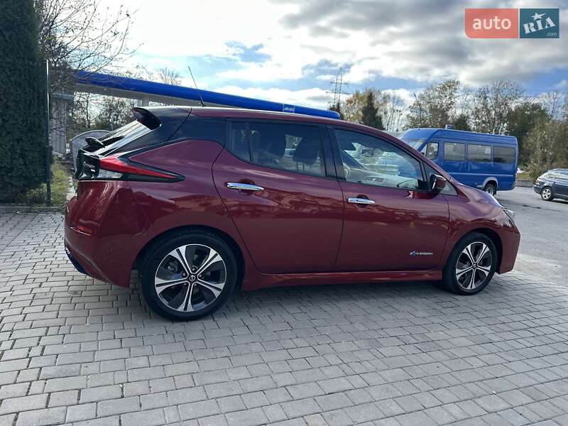 Хэтчбек Nissan Leaf 2018 в Хмельницком