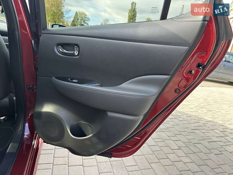 Хэтчбек Nissan Leaf 2018 в Хмельницком