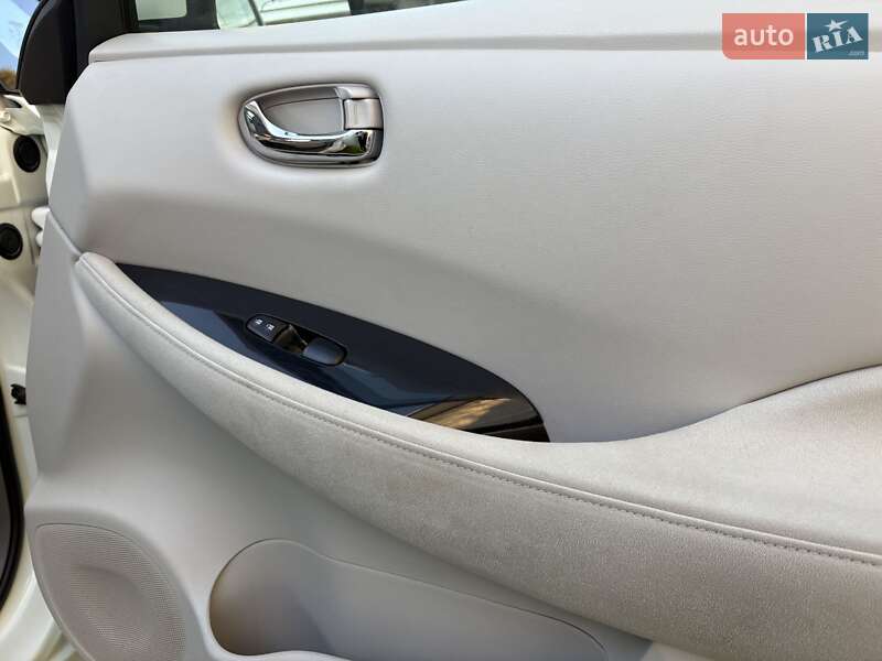 Хэтчбек Nissan Leaf 2012 в Коломые