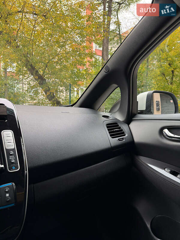 Хэтчбек Nissan Leaf 2014 в Тернополе