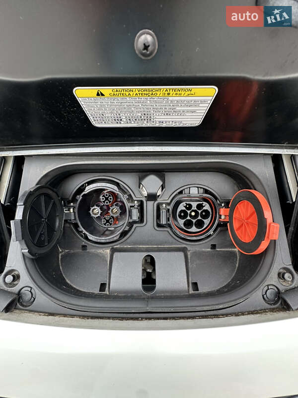 Хэтчбек Nissan Leaf 2019 в Хусте