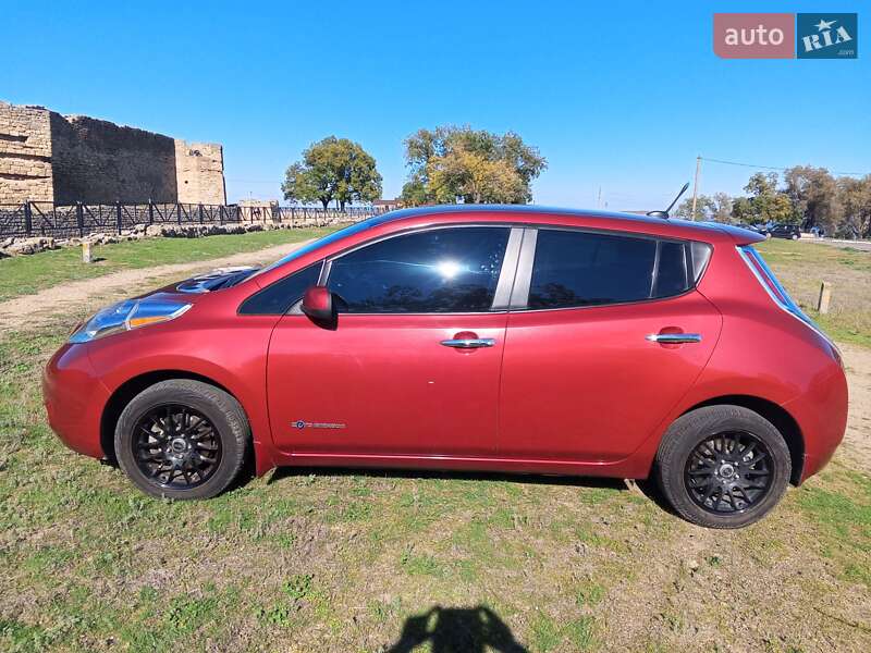 Хэтчбек Nissan Leaf 2013 в Белгороде-Днестровском фото 9 Хэтчбек Nissan Leaf 2013 в Белгороде-Днестровском