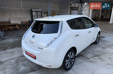 Хэтчбек Nissan Leaf 2013 в 