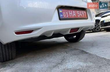 Хэтчбек Nissan Leaf 2013 в 