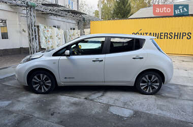 Хэтчбек Nissan Leaf 2013 в 