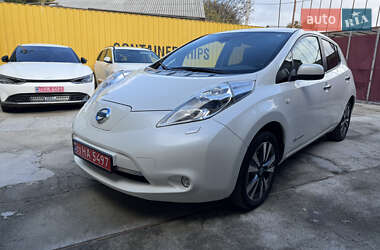 Хэтчбек Nissan Leaf 2013 в 