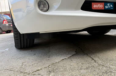 Хэтчбек Nissan Leaf 2013 в 
