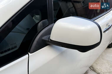 Хэтчбек Nissan Leaf 2013 в 