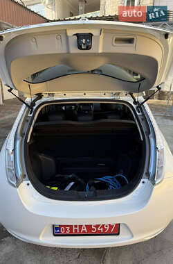 Хэтчбек Nissan Leaf 2013 в 
