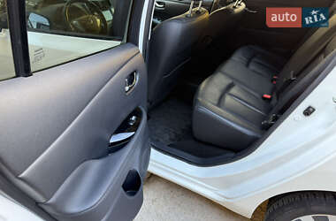 Хэтчбек Nissan Leaf 2013 в 