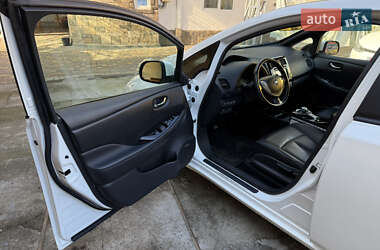 Хэтчбек Nissan Leaf 2013 в 