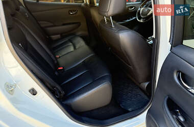 Хэтчбек Nissan Leaf 2013 в 