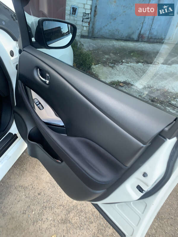 Хетчбек Nissan Leaf 2018 в Львові