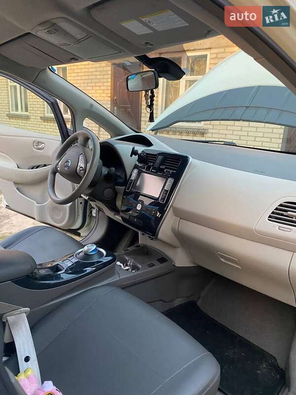 Хетчбек Nissan Leaf 2012 в Нововолинську фото 17 Хетчбек Nissan Leaf 2012 в Нововолинську