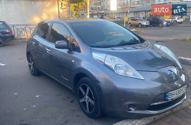 Хэтчбек Nissan Leaf 2015 в 