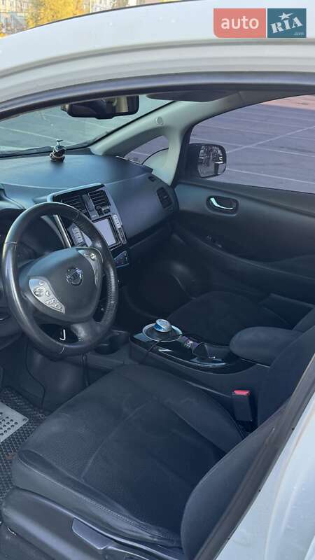 Хэтчбек Nissan Leaf 2015 в Ивано-Франковске