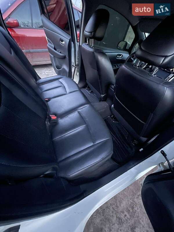 Хетчбек Nissan Leaf 2013 в Нововолинську фото 2 Хетчбек Nissan Leaf 2013 в Нововолинську