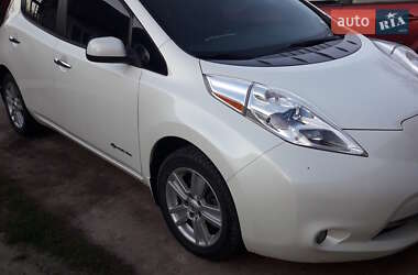 Хэтчбек Nissan Leaf 2013 в 