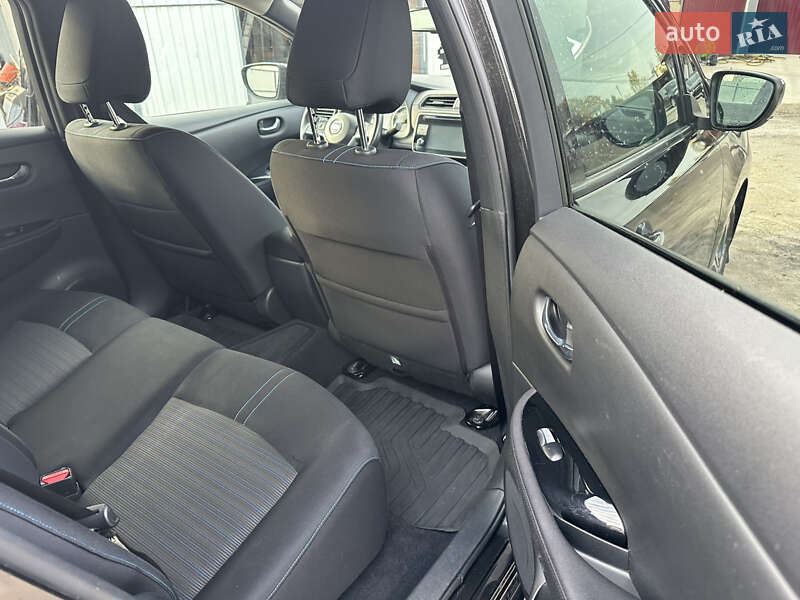 Хэтчбек Nissan Leaf 2018 в Сокале