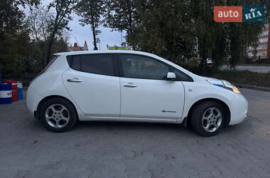Хэтчбек Nissan Leaf 2016 в 