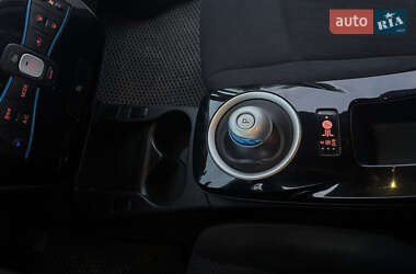 Хэтчбек Nissan Leaf 2016 в 