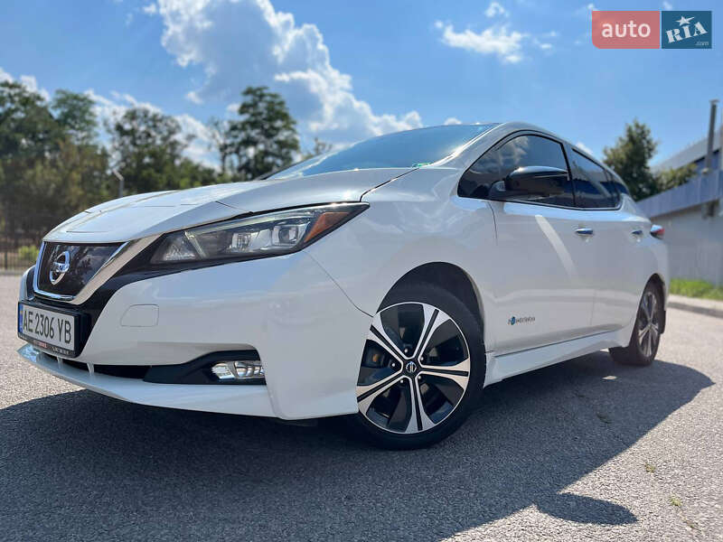 Хетчбек Nissan Leaf 2018 в Дніпрі