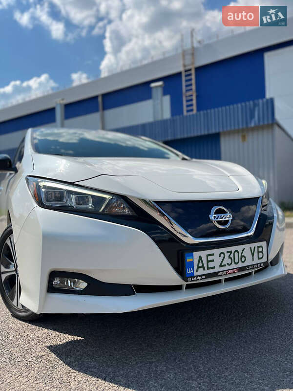 Хетчбек Nissan Leaf 2018 в Дніпрі