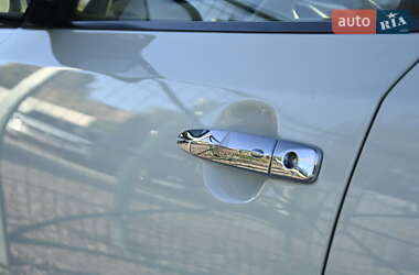 Хэтчбек Nissan Leaf 2011 в 