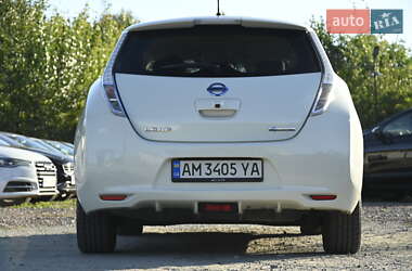 Хэтчбек Nissan Leaf 2011 в 