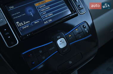 Хэтчбек Nissan Leaf 2011 в 