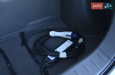 Хэтчбек Nissan Leaf 2011 в 