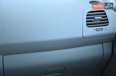 Хэтчбек Nissan Leaf 2011 в 