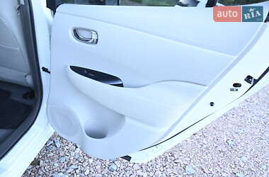 Хэтчбек Nissan Leaf 2011 в 