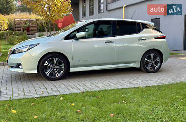 Хэтчбек Nissan Leaf 2018 в 