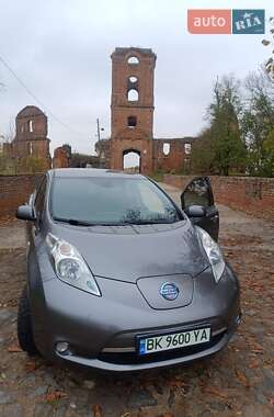 Хетчбек Nissan Leaf 2014 в Рівному