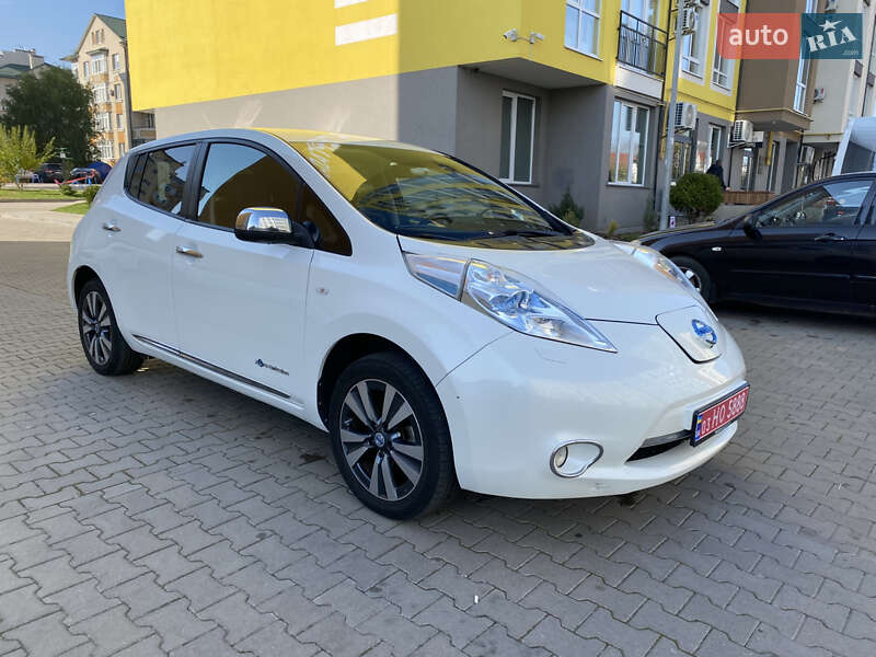 Хэтчбек Nissan Leaf 2014 в Черновцах