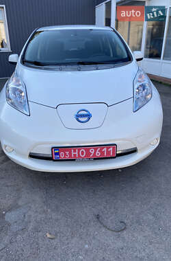 Хетчбек Nissan Leaf 2015 в  Хетчбек Nissan Leaf 2015 в