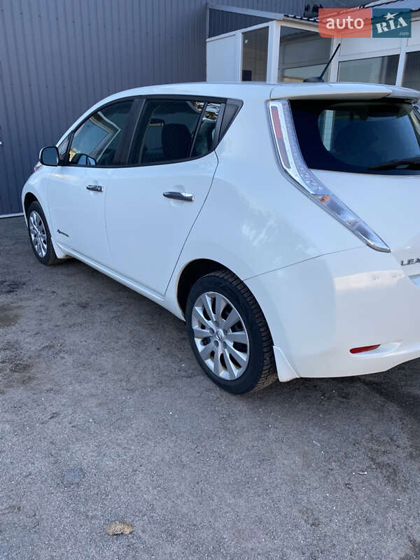 Хэтчбек Nissan Leaf 2015 в Кривом Роге