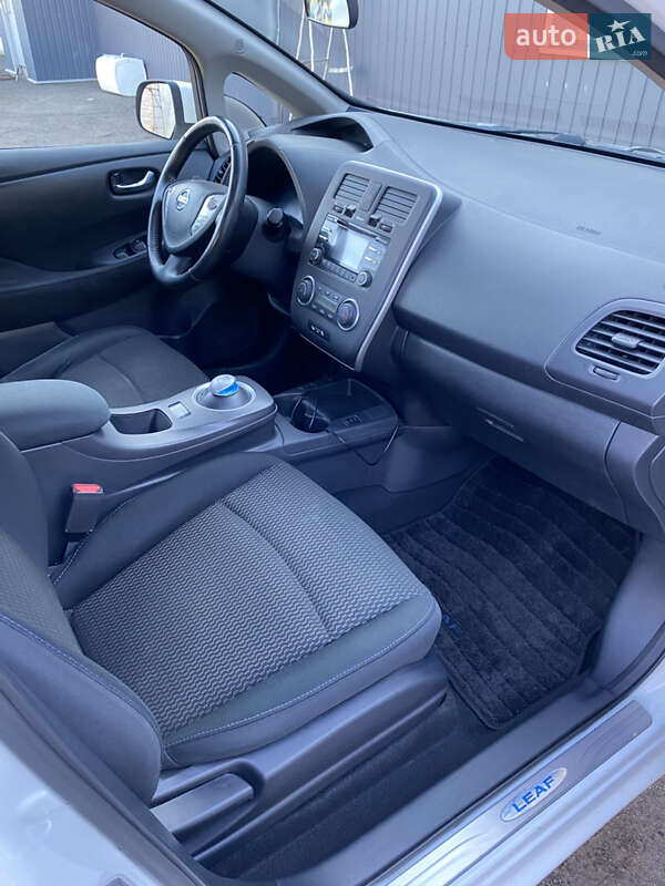 Хэтчбек Nissan Leaf 2015 в Кривом Роге