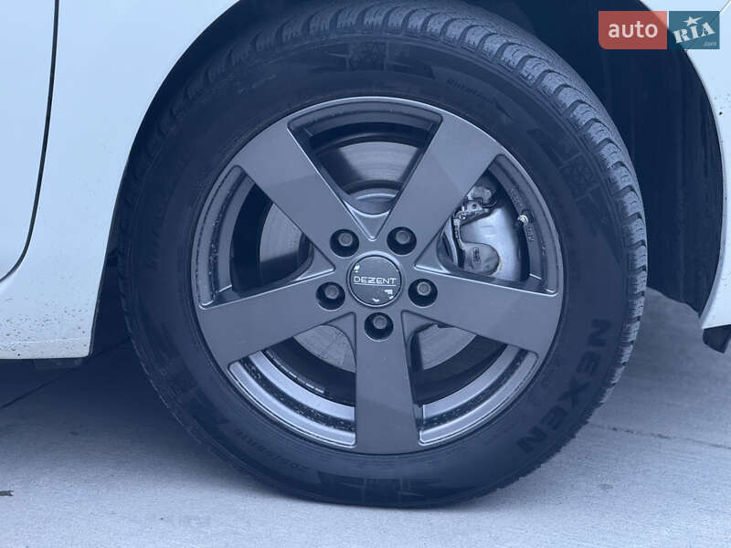 Хэтчбек Nissan Leaf 2014 в Луцке