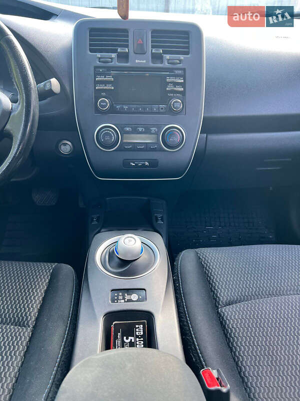Хетчбек Nissan Leaf 2013 в Чернігові