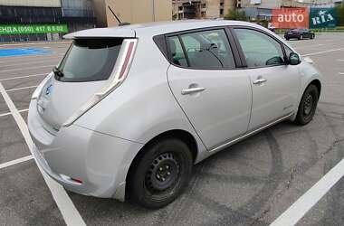 Хэтчбек Nissan Leaf 2016 в 