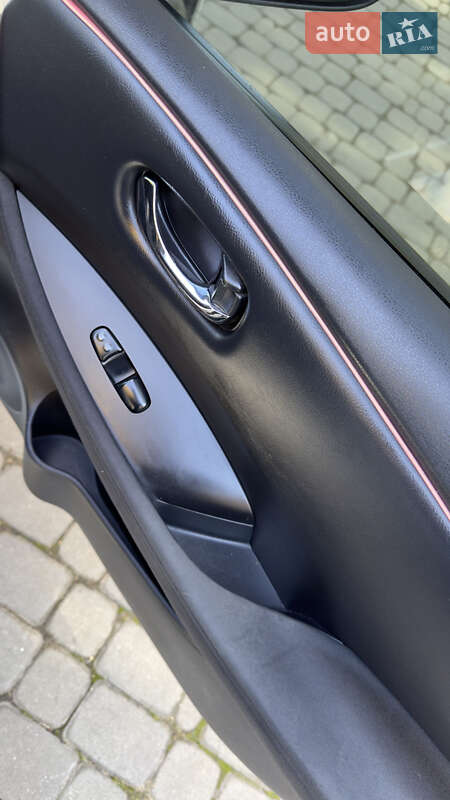Хэтчбек Nissan Leaf 2013 в Каменец-Подольском фото 9 Хэтчбек Nissan Leaf 2013 в Каменец-Подольском